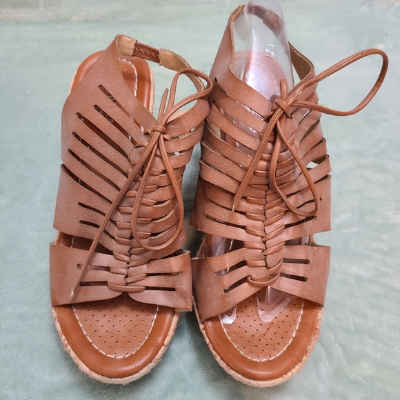 Patrizia Leather Gladiator Wedge Sandals Size 7 - Picture 4 of 8